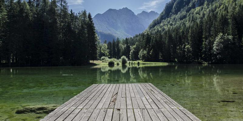 从实用到智能：现代家居用品的演进与未来趋势