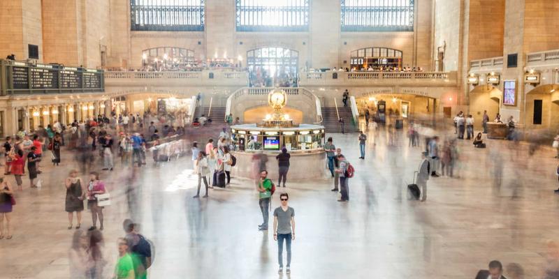 全屋定制家具避坑指南：从LH之家看未来主义家居装饰的板材环保与封边工艺