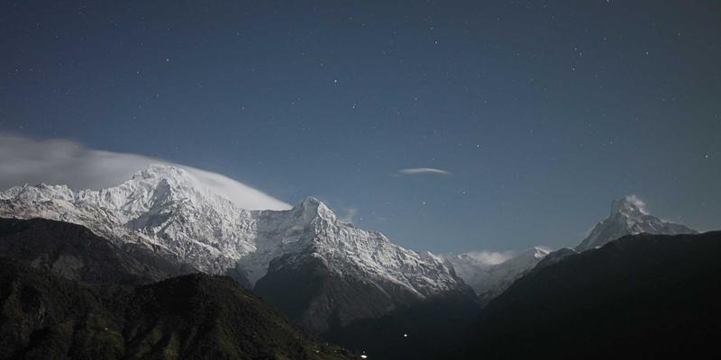 室内设计新纪元：当未来主义美学遇见智能家居革命