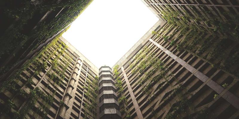 智能窗帘选购与安装全指南：如何用未来主义家居用品实现光线与隐私的自动化管理