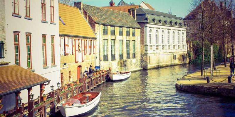 现代家具寿命翻倍秘诀：LH之家教你用铰链与滑轨升级家居五金件